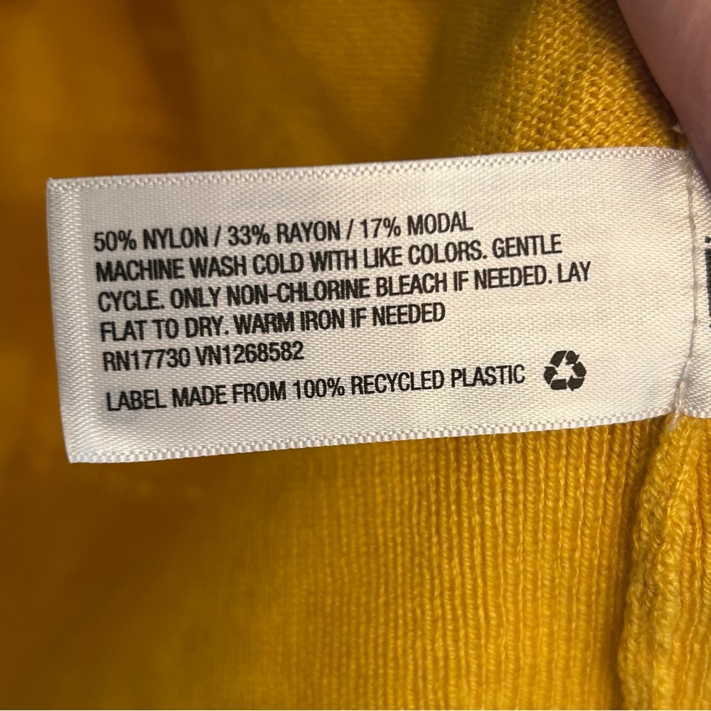 A New Day Mustard V-Neck Women’s Sweater Size M - Picture 4 of 5